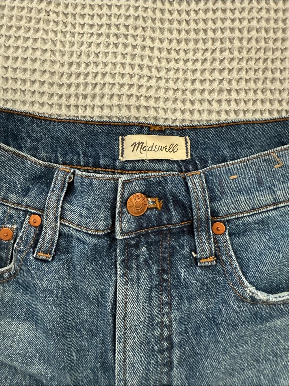 Madewell Raw-The Perfect Jean Short/ Frayed Hem Mid-Blue Denim Shorts - Picture 2 of 3